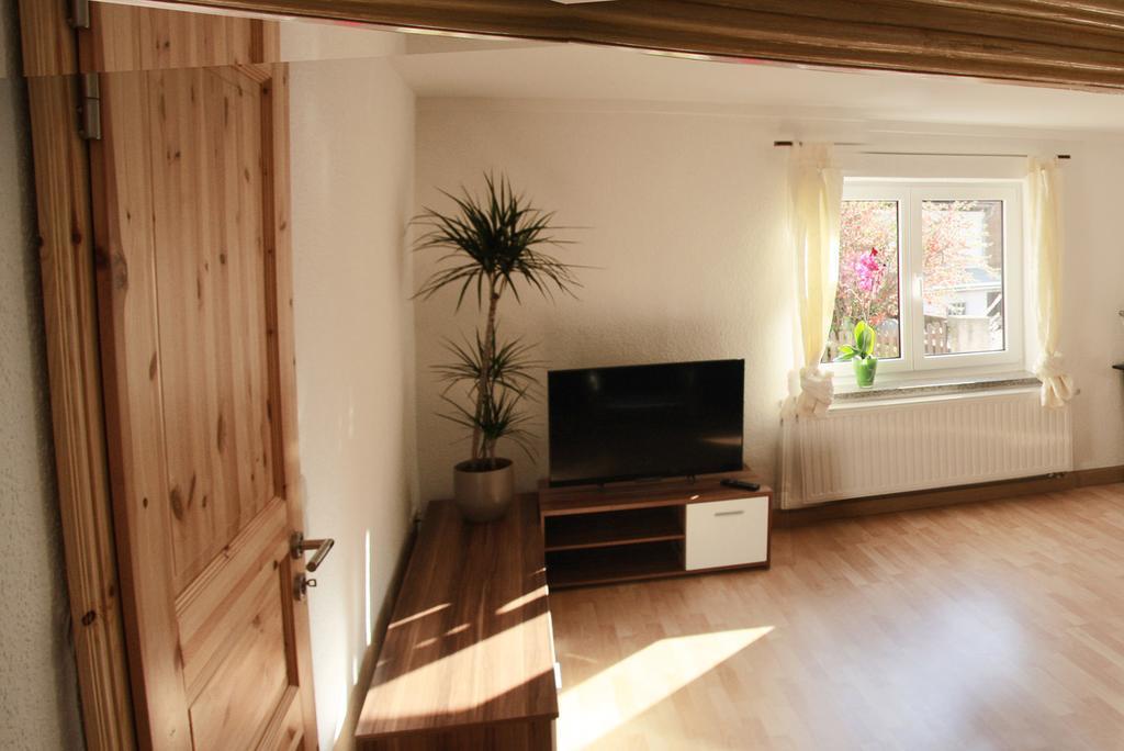3 Seiten Ferienwohnung جينا الغرفة الصورة